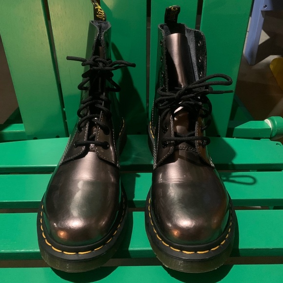 Dr. Martins AirWair in Pascal Pewter - Picture 4 of 11